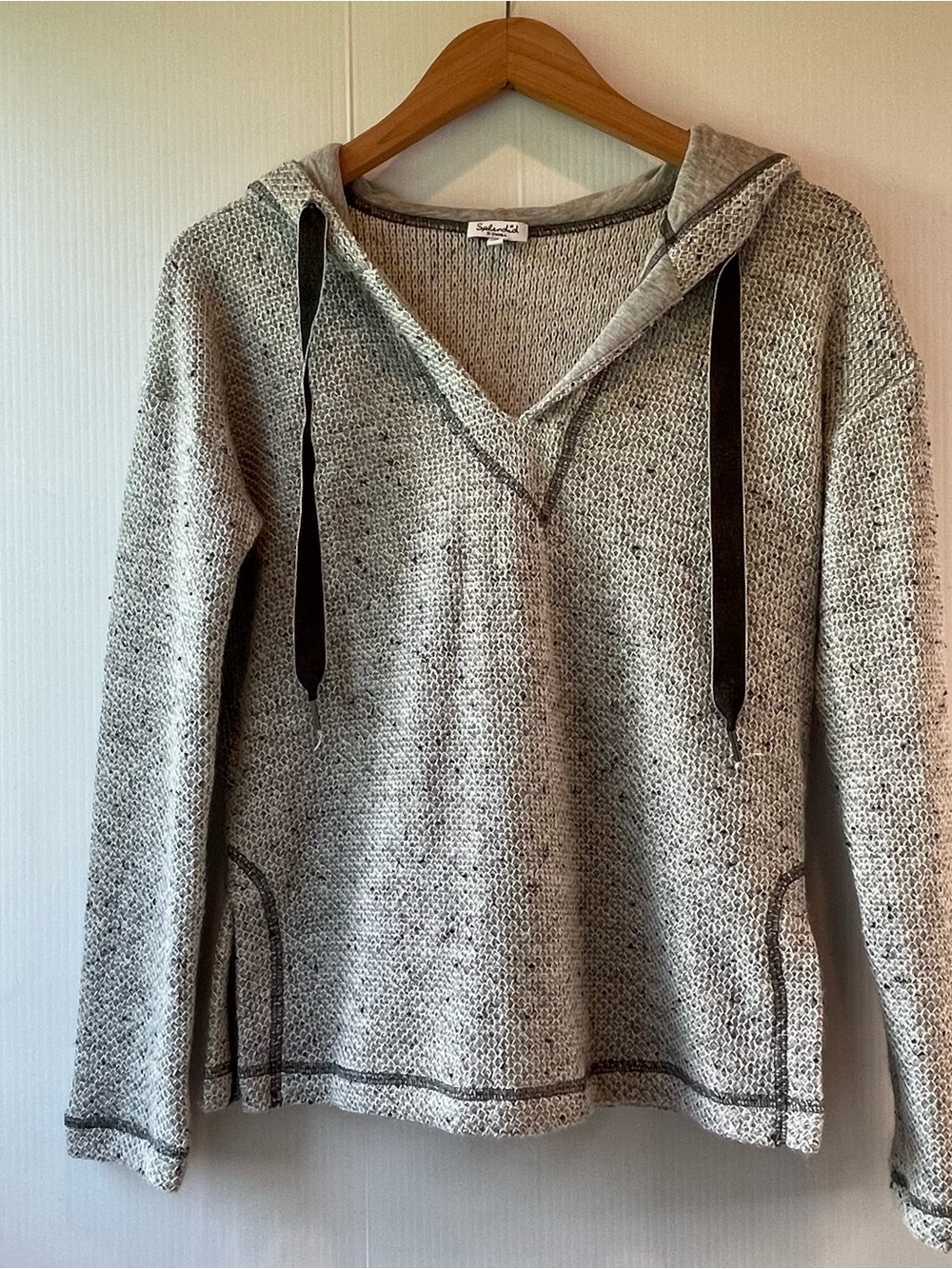 Splendid Light Gray Hooded V-Neck Pullover